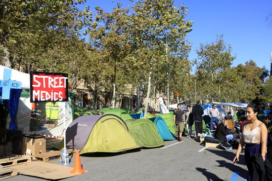 Protest camp set up in Barcelona's Plaça Universitat square (by Laura Fíguls)